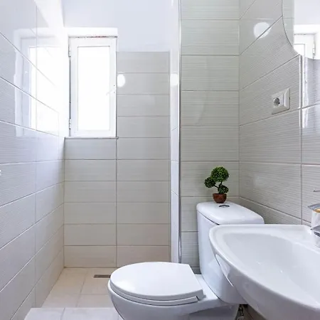 21 - Central, Access