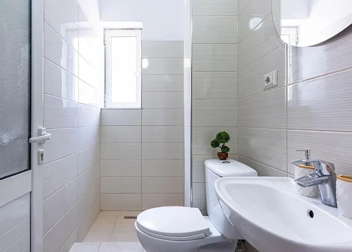 21 - Central, Access